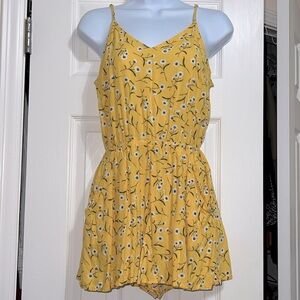 H&M Yellow Floral Romper with Pockets (EUC)